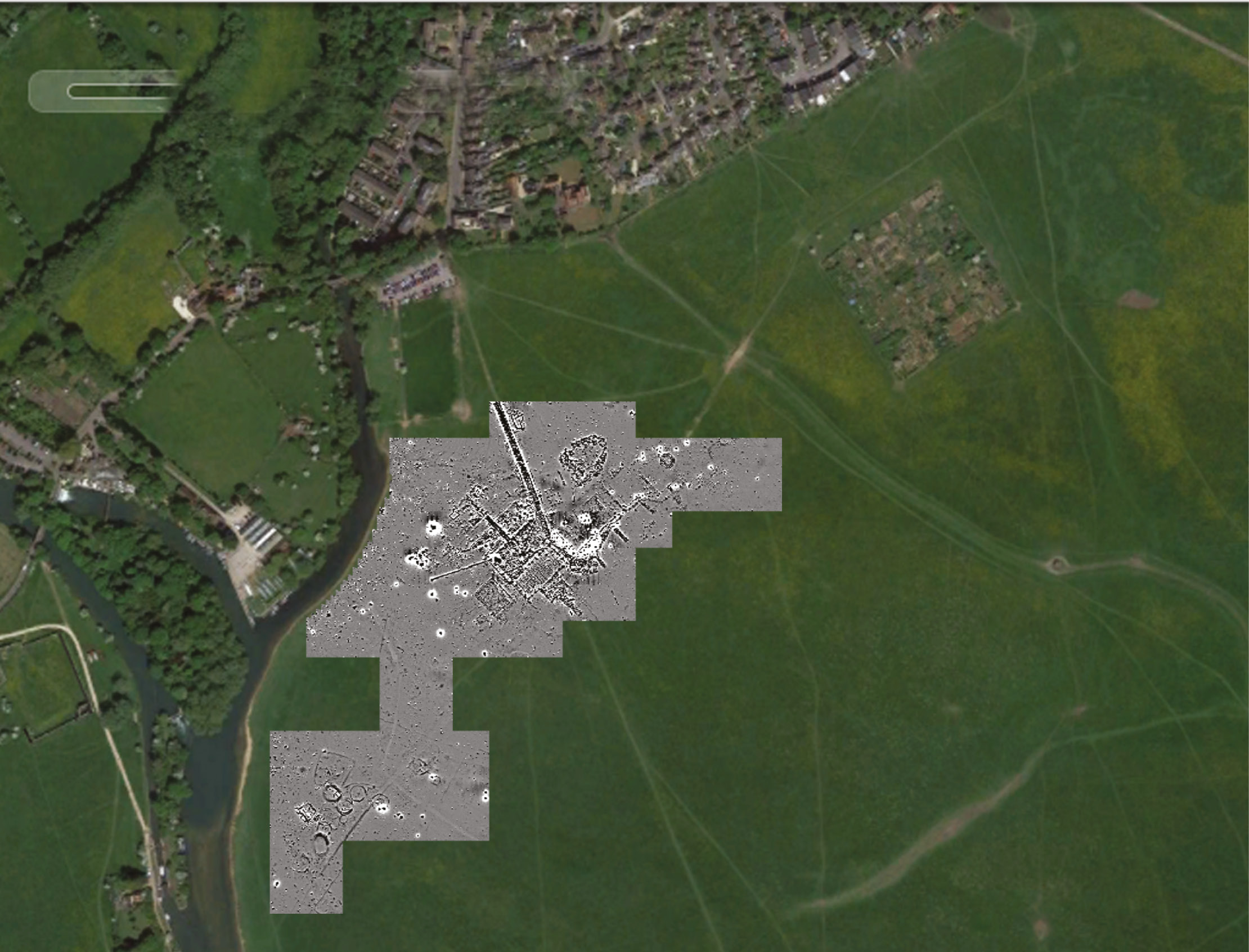 ABOVE A recent geophysical survey of Port Meadow in Oxford revealed the remains of a First World War flying training aerodrome. BELOW Bristol F.2 Fighters on Port Meadow.