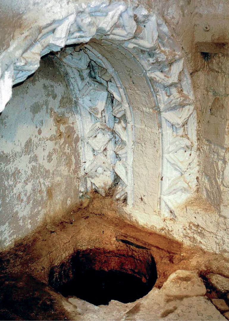 LEFT The 15th-century crossing tower at Wells is reflected in the well, or spring, that gave the town its name, where a late-Roman sepulchre has been excavated south of the cathedral. This continued as a focus for worship, with around 200 early Christian burials. RIGHT St Joseph’s Well, Glastonbury, is named after Joseph of Arimathea, the man who gave up his tomb for Christ’s burial and who, according to later medieval writings, brought the Holy Grail (the cup from which Jesus drank at the Last Supper) to Glastonbury. This, and the site’s Arthurian associations, were invented by Glastonbury monks as part of a successful strategy to attract pilgrims and wealth to the abbey, but archaeological excavations have found evidence for 5th-century buildings, amphorae dating from AD 450 to 550, and a late 6th-century enclosure on the site of the later abbey.