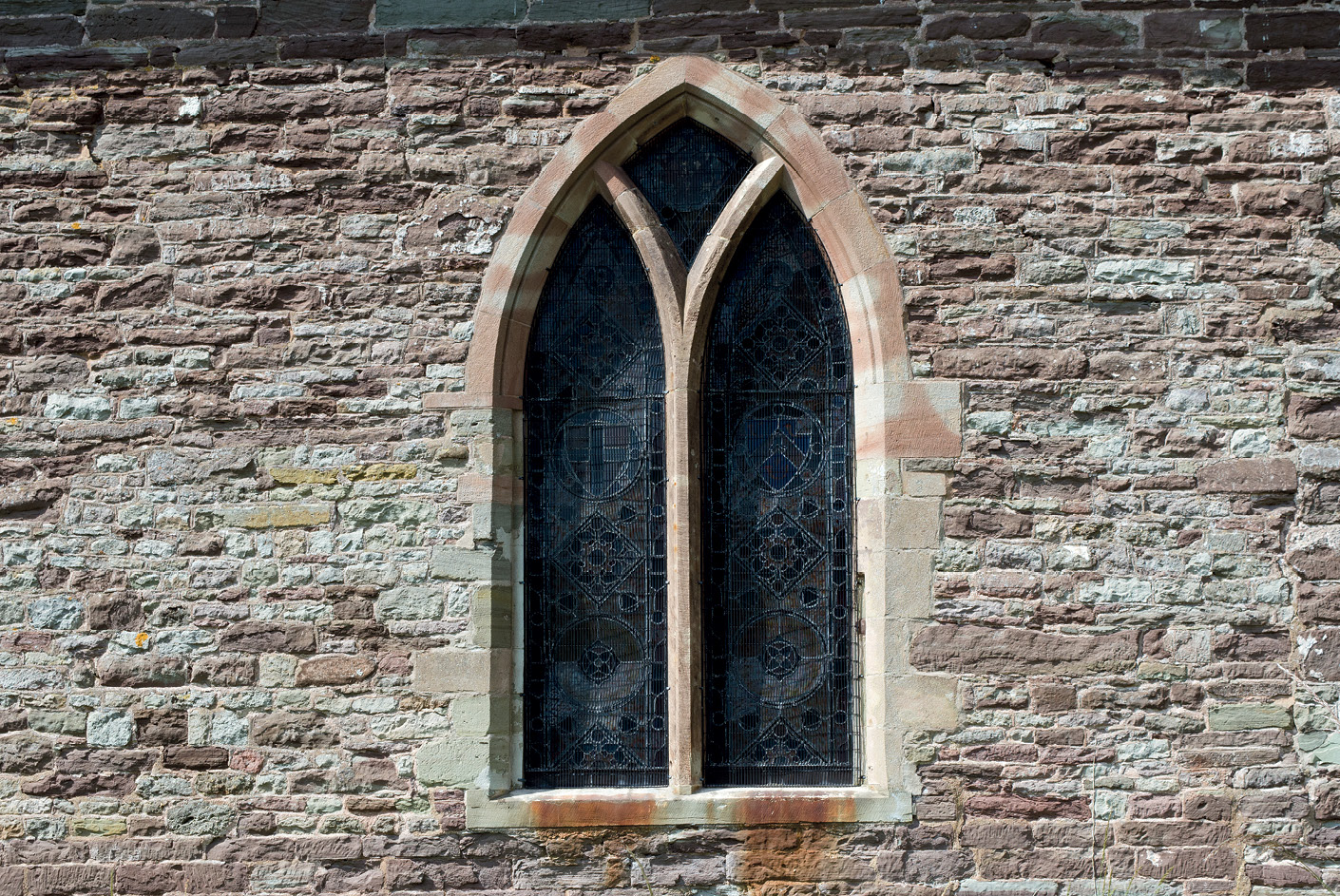 Y-shaped tracery, characteristic of Herefordshire Decorated style, in its plainest form at Weobley church (BELOW LEFT) and with cusping, more elaborate mouldings, and a drip mould at Allensmore church (BELOW RIGHT).