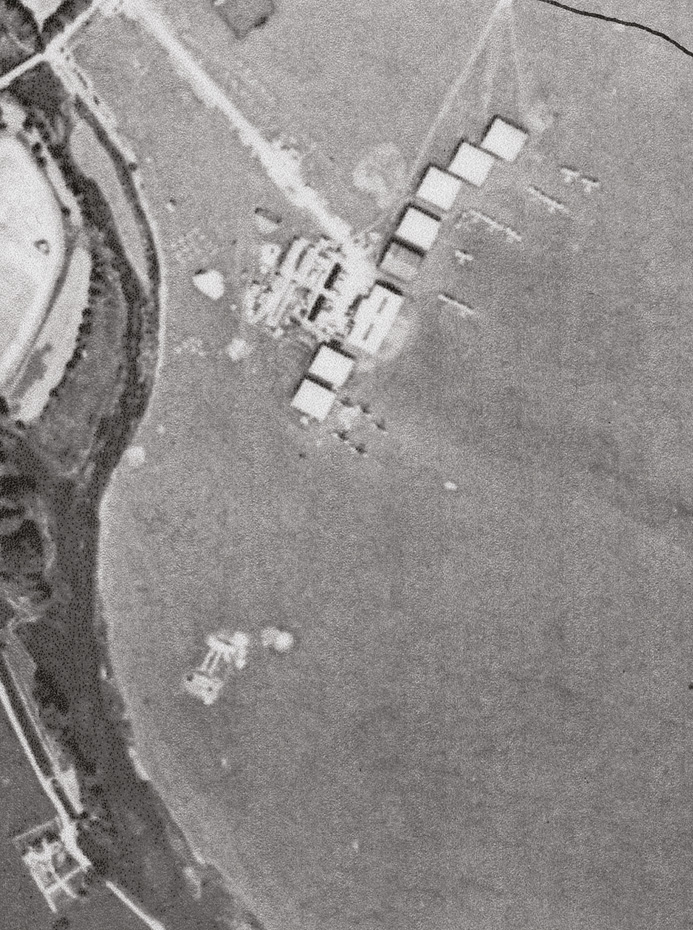 LEFT & BELOW Aerial images from 1918 provided a detailed layout of the aerodrome, including the types of tents and outbuildings that were used.