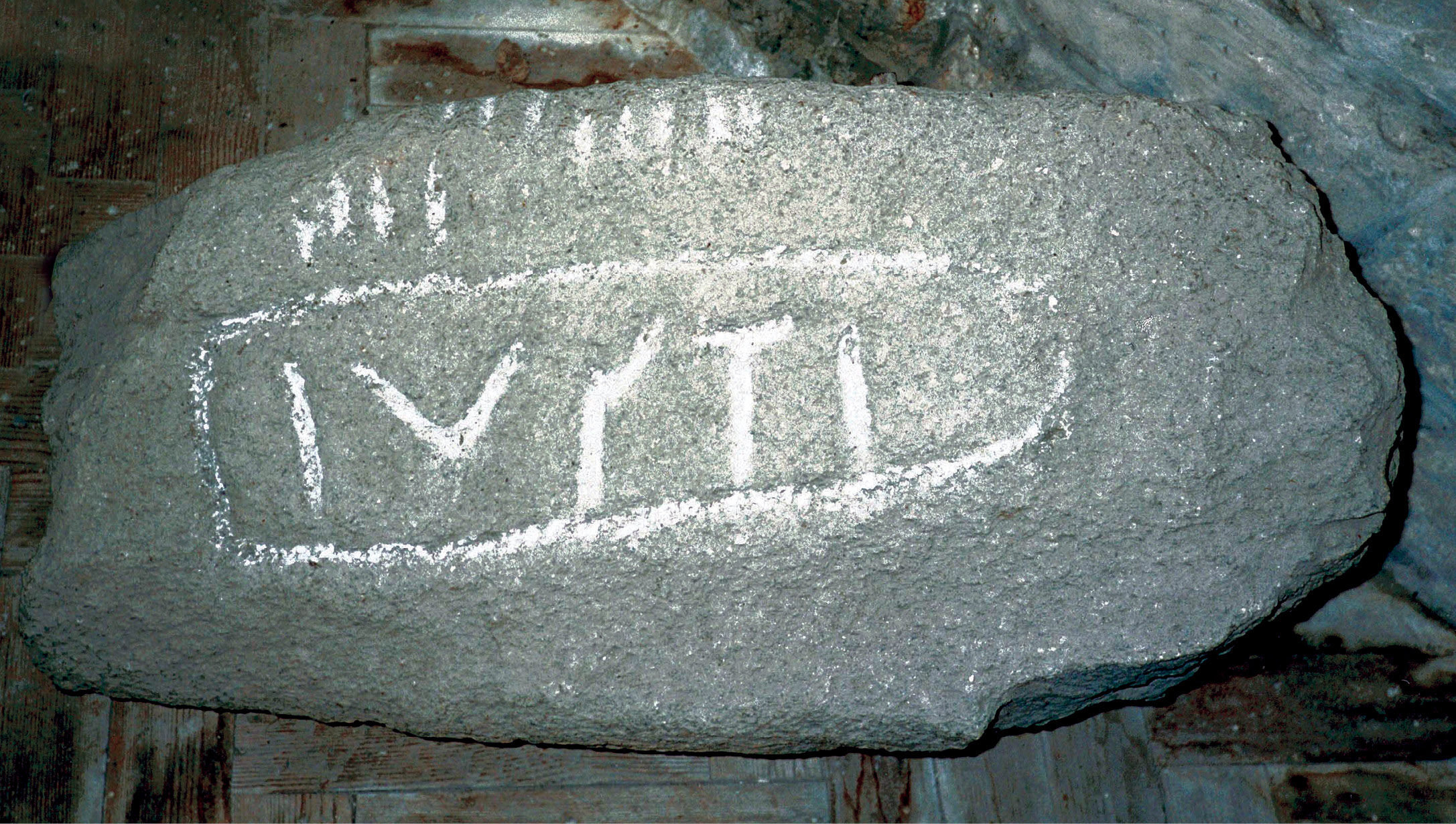 BELOW This bilingual grave marker, dating from the second half of the 6th century, survives from the early monastery at St Kew. The ogham and Latin letters read IUSTI, meaning ‘[the grave] of Justus’. Excavations have uncovered a villa and a post-Roman cemetery, with graves and ceramics from the 5th and 6th centuries onwards.