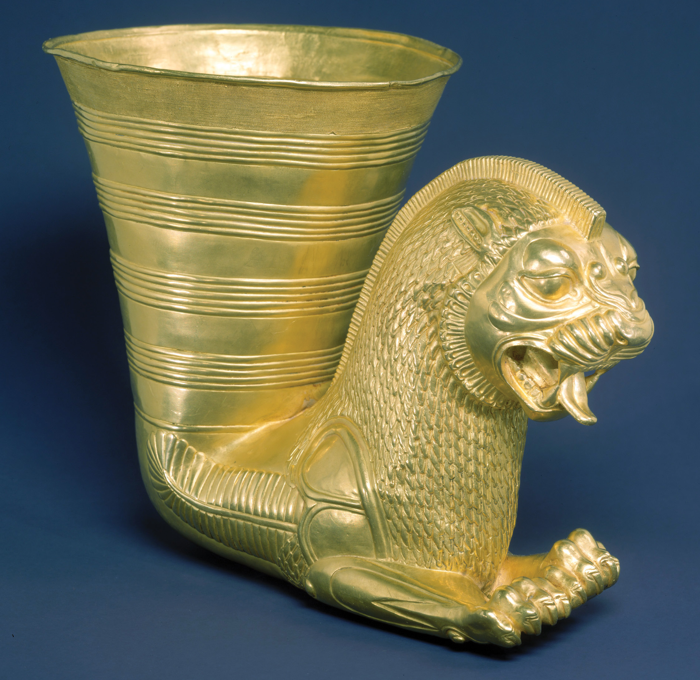 above Rhyton in the form of a winged lion. Gold, 500-330 BC. Size: 17 x 13.8cm
