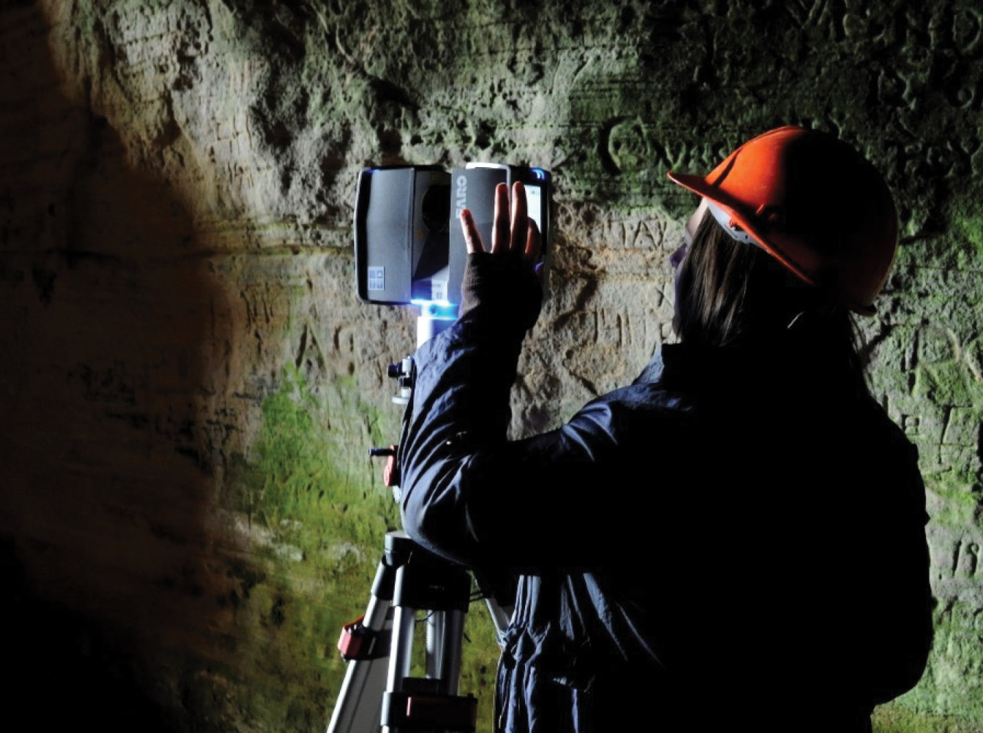 right Fieldwork was also carried out at the cave in 2014, as the Sculptor’s Cave Project created laser scans of its interior (shown here) and re-excavated Benton’s spoil heap (shown on p.22).