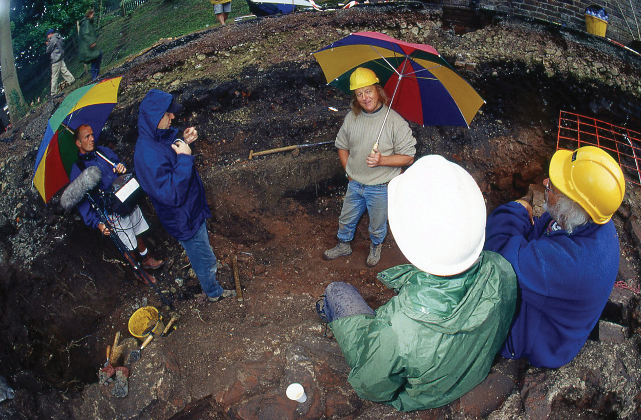 below Come rain or shine. The three-day deadline often saw the team braving the elements. The emphasis on a firm deadline and need to carry on whatever the weather mirrored the time constraints in the contemporary rise of developer-driven archaeology.
