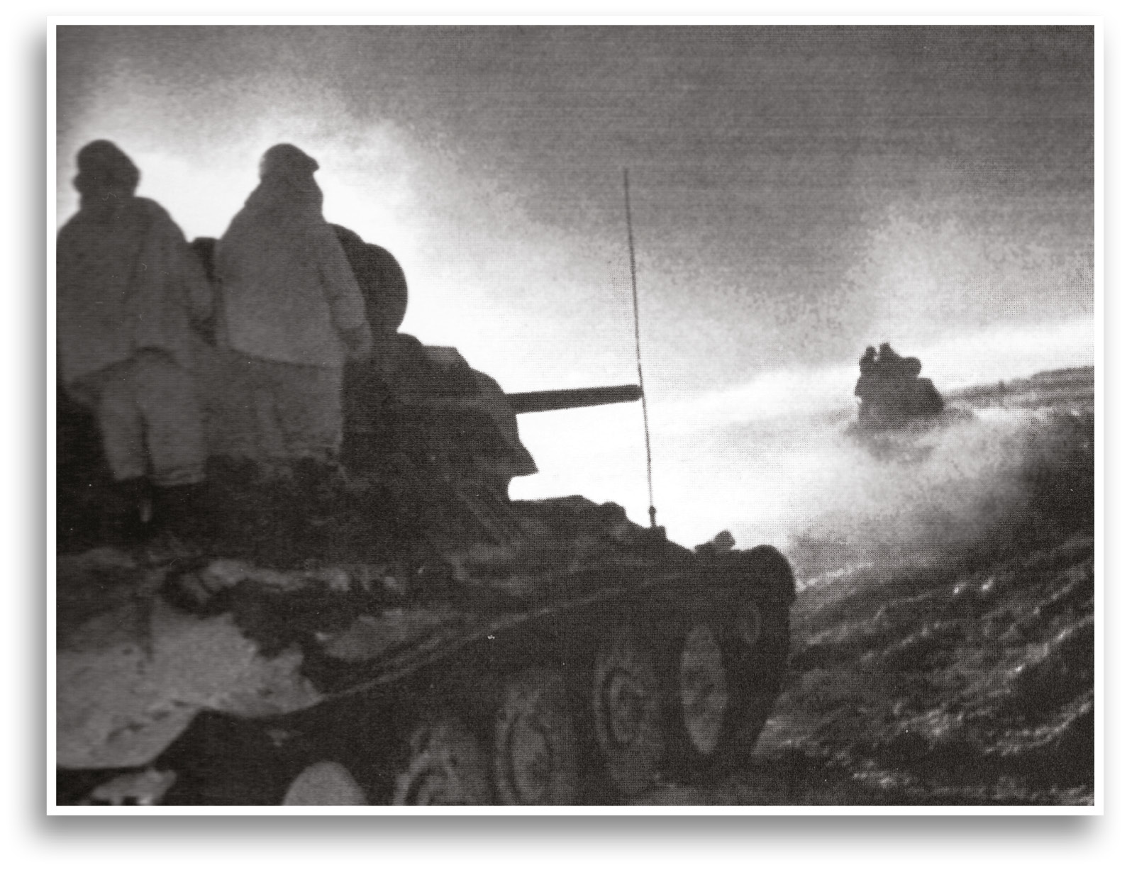 ABOVE & RIGHT Russian T-34s and a German Tiger tank in operation, early 1943. Prokhorovka was a victory of German quality over Russian mass. But the wider Battle of Kursk would be a triumph of mass.