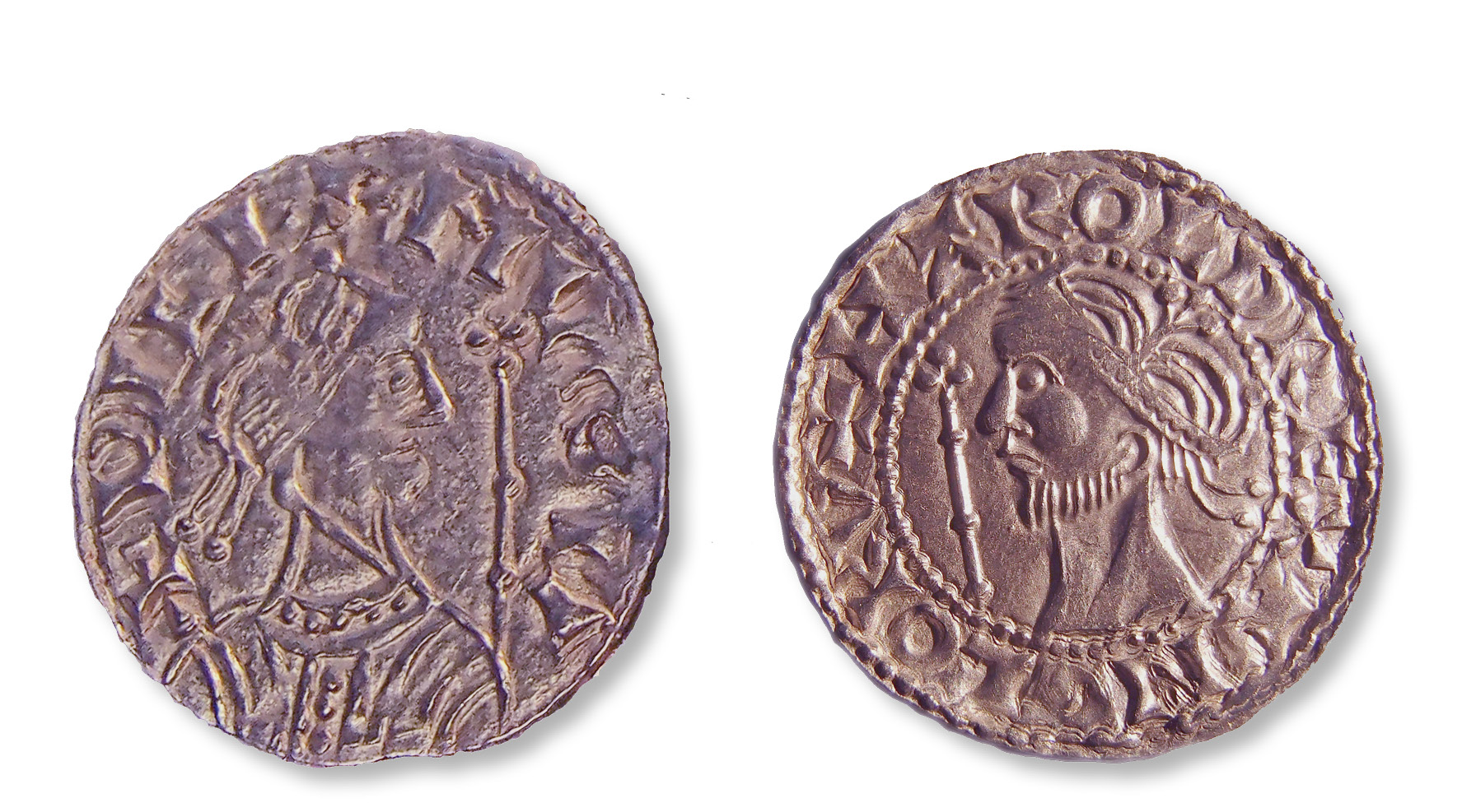 The hoard contains 1,236 coins of Harold II (left) and 1,310 coins of William I (far left). Their busts are not realistic portraits but fairly interchangeable stylised images of kings an aspirational imitation of the coins of Byzantine emperors.