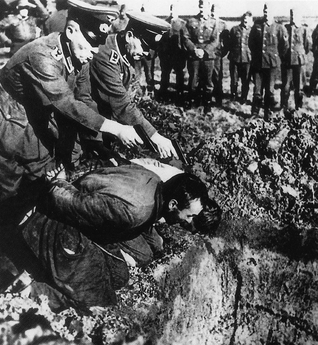 LEFT & ABOVE The burning of villages and the murder of civilians were typical of Barbarossa a campaign fought with medieval ferocity.