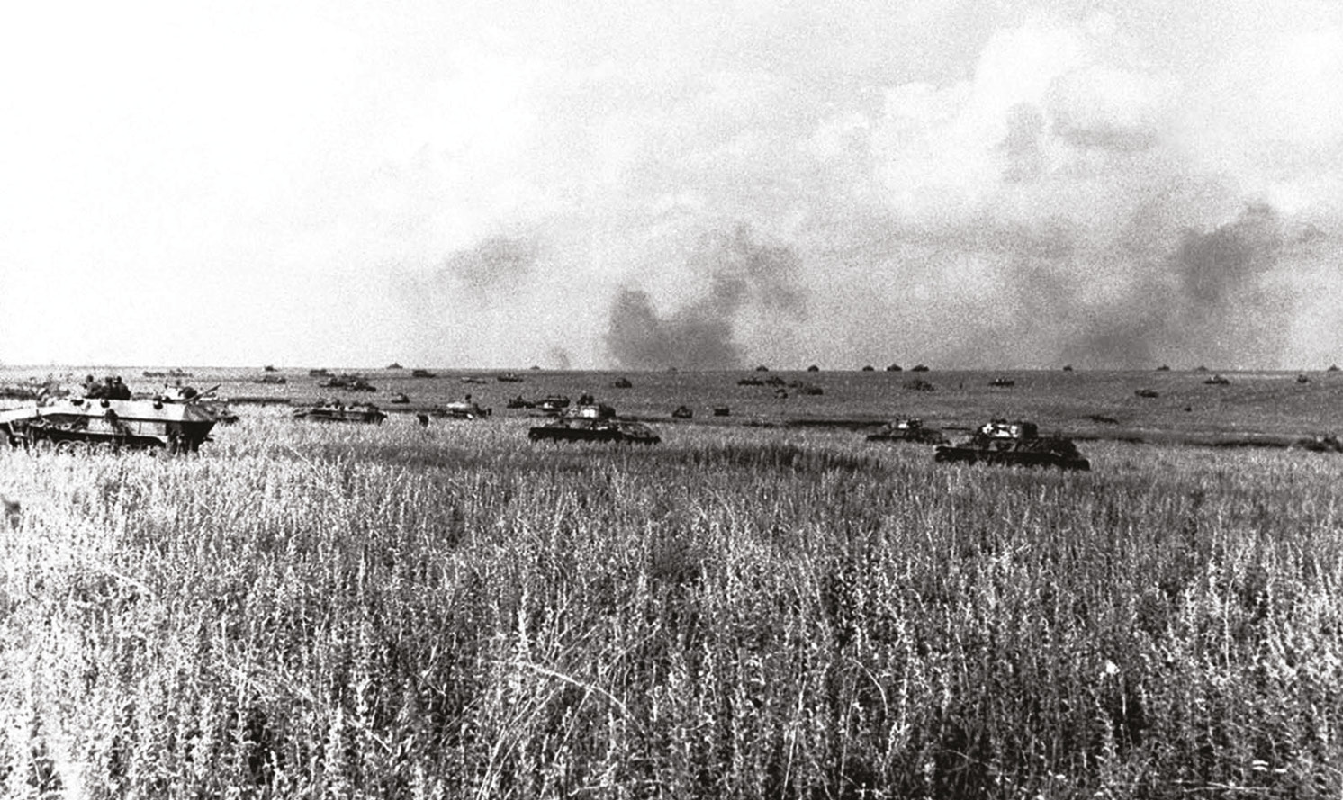 RIGHT German panzers advance across the steppe at Kursk. BELOW Soviet infantry advance behind T-34 tanks at Kursk. Despite Prokhorovka, the Russian counter-attack overall was a strategic success and the whole German front was soon in retreat.