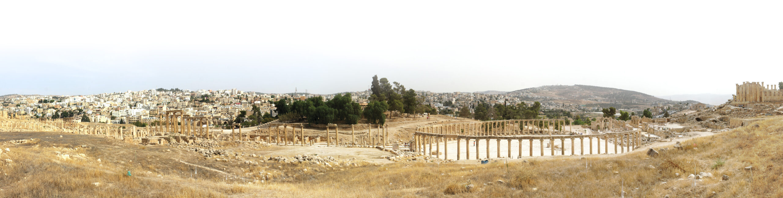 BOTTOM A panorama of Jerash. The impressive columned cardo running north south through the city ends at the so-called ‘Oval Piazza’. Further to the right is the Sanctuary to Zeus Olympios.