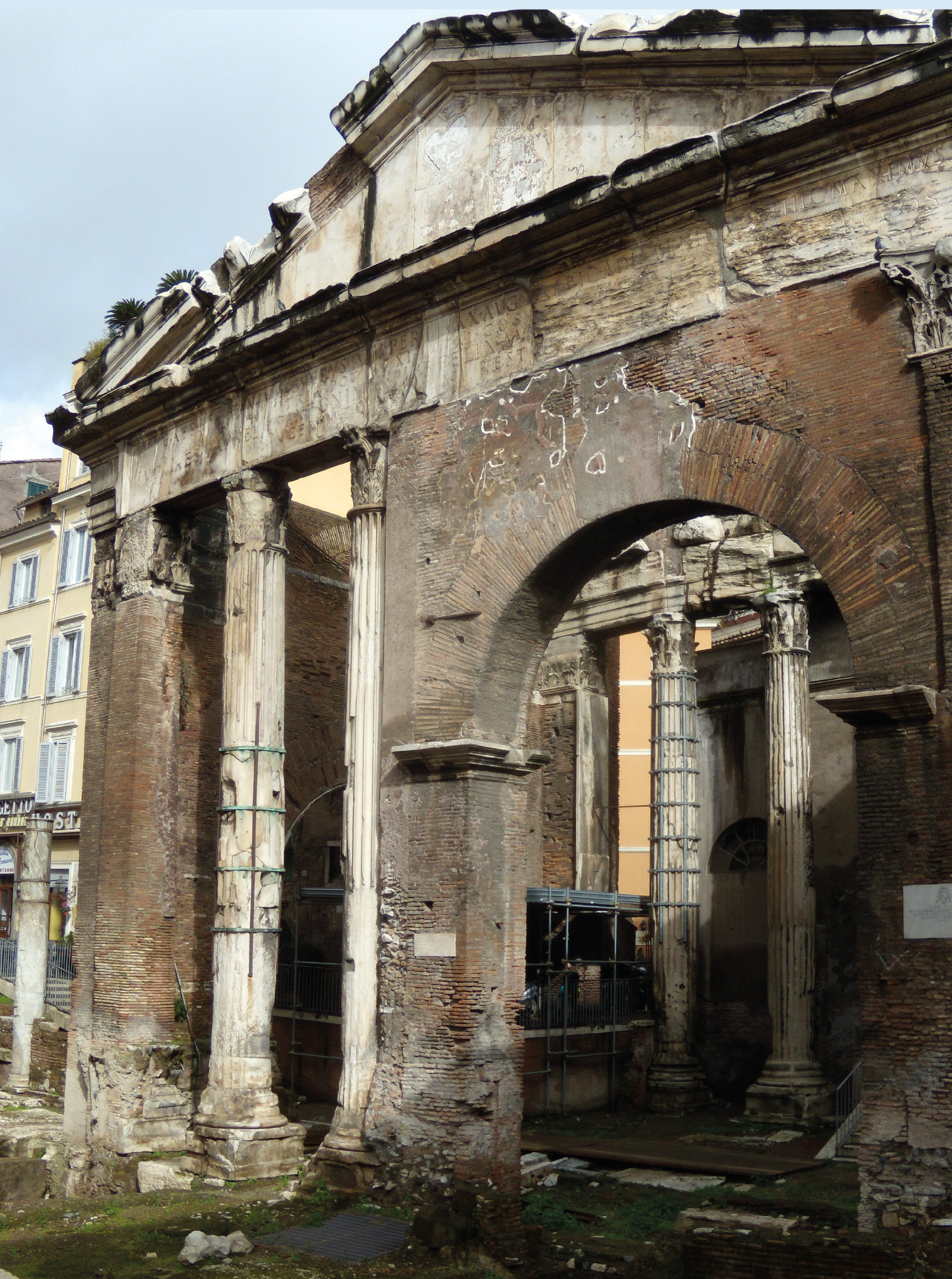 3. The monumental gateway, which was reconstructed during the Severan dynasty, (AD 193 235) is all that survives of the Porticus of Octavia, 27 25 BC. 4. Cistophoric tetradrachm with Emperor Claudius and Agrippina the Younger, exceptionally shown in the manner of joint rulers, AD 51, silver, minted in Epheseus. D. 26mm. 5. Sestertius of Agrippina the Elder, AD 42, shown as a heroic matron and, implicitly, as a victim of Tiberius, struck posthumously under Claudius, her brother-in-law. D. 32mm.
