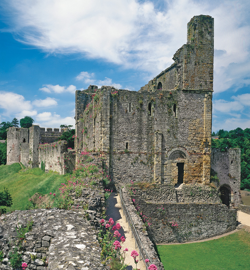 right To stress that they were now in charge, castle builders often incorporated Roman materials into their great towers, as done here at Chepstow in the form of Roman brick and tile taken from nearby ruins and used to articulate the boundary between the ground and first floor levels.