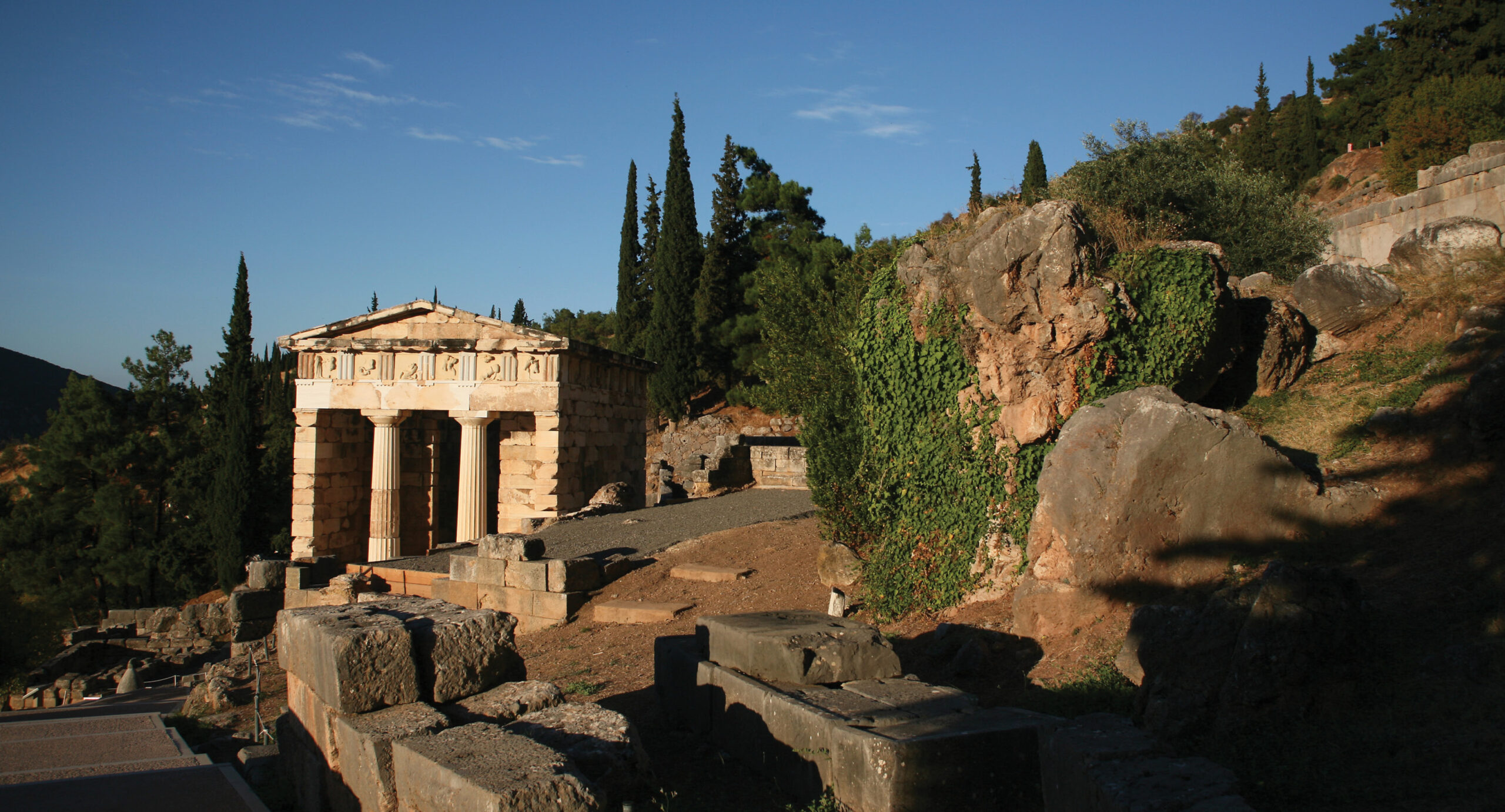 LEFT The Athenian Treasury at Delphi, built (according to Pausanias) with spoils from the Battle of Marathon.