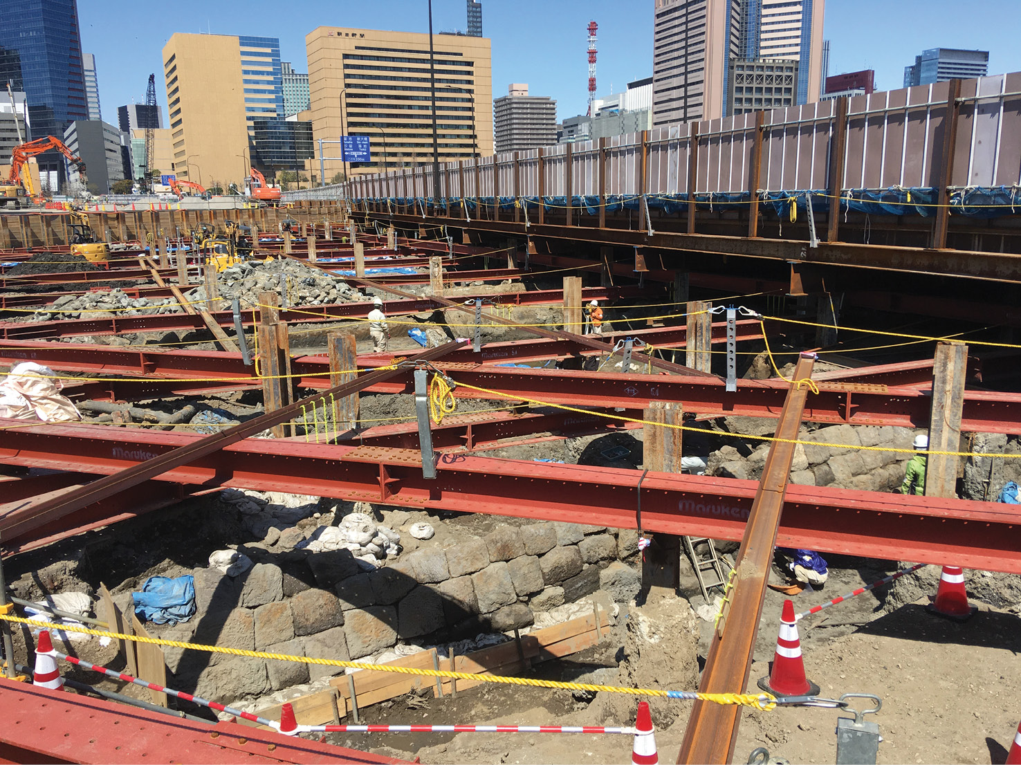 LEFT Investigations in the vicinity of the site of the famous Tsukiji seafood market, the largest in the world until its relocation in 2018, produced evidence for samurai residences from the Edo period, including wells, stone walls, fencelines, roof tiles, and ceramics. BELOW & bottom A section of the original Takanawa embankment, discovered at Shinagawa. Part of the first railway line to be built in Japan, it carried British-built track and locomotives from Shimbashi in Tokyo to Sakuragicho in the port city of Yokohama. The 2.7km-long stone-clad earthen embankment was constructed in the coastal waters and was some 6.4m wide. The JR East railway company plans to preserve a section of the embankment, although not as much as the Japanese Archaeological Association would like.