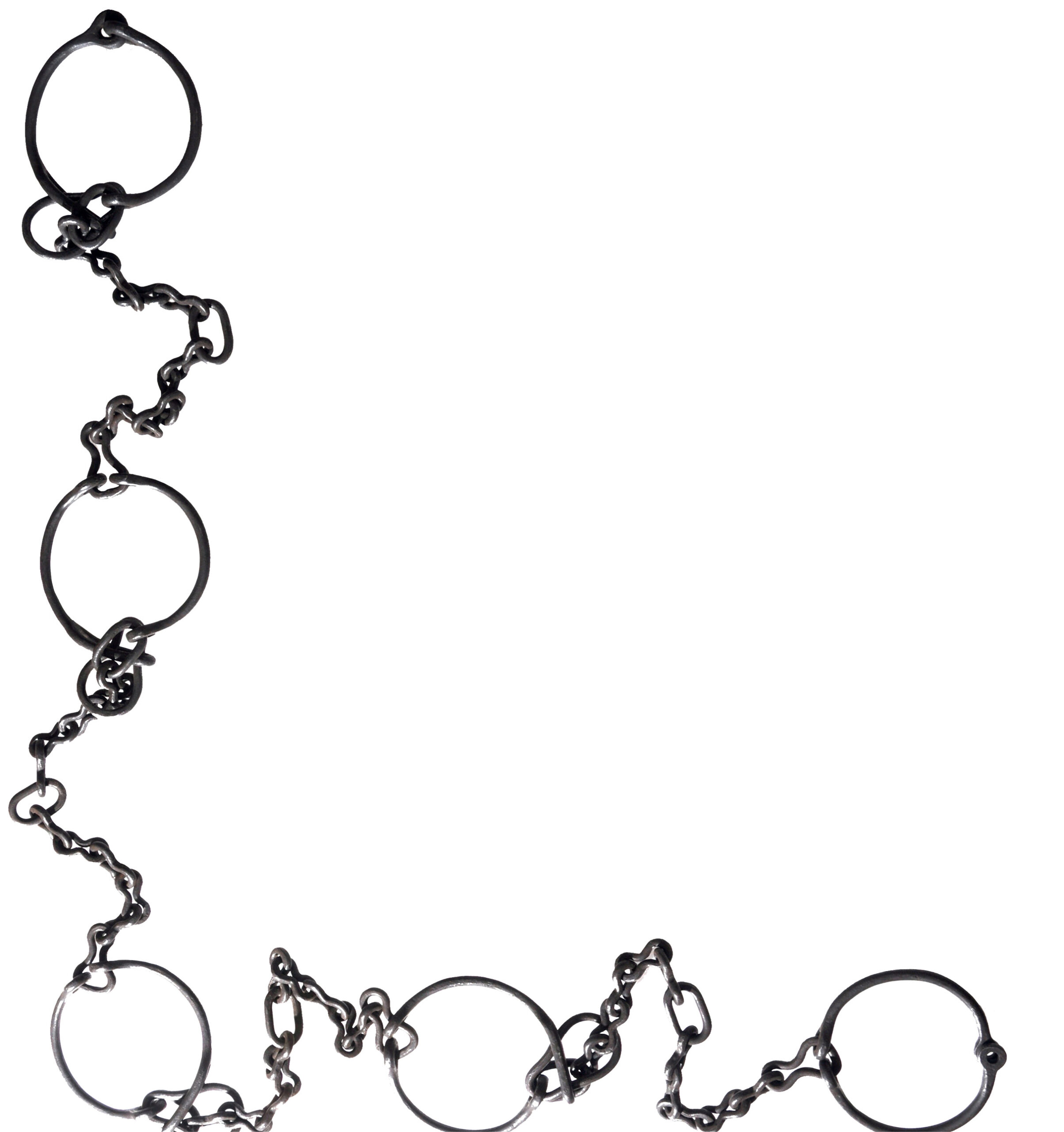 left The iron slave chain that caught on one of the harrow teeth during peat-dredging. Its suitability as a makeshift tow rope prompted William Owen Roberts to take a closer look at the chain, and alert the National Museum Wales. The detail (right) shows how a single chain was passed through the neck