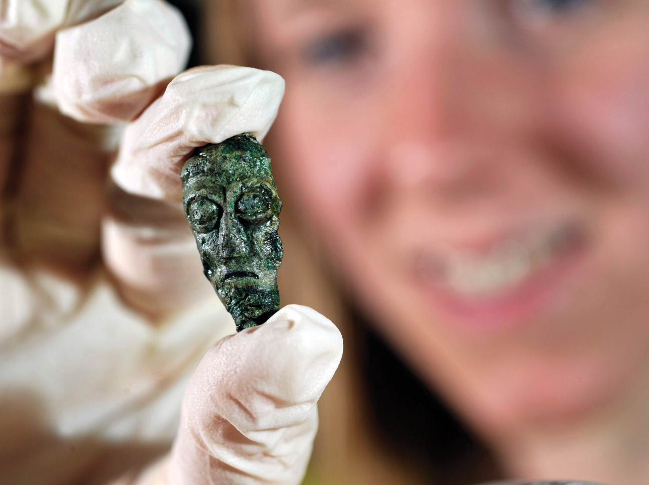Above Excavations have uncovered a wealth of items that shed light on life in the abbey. This delicately decorated blue glass bead (inset) was possibly made in the monastery’s workshops as a trade item, while a tiny bronze head (top), recently identified during re-examinations of the assemblage uncovered by Prof. Charles Thomas in the 1960s, may have broken off a clothing pin or a sacred figure. ABOVE LEFT The Sràid nam Marbh (‘Street of the Dead’) forms a processional route between the abbey church and its historic cemetery, Reilig Odhráin. This burial ground forms the final resting place of monks and many of the Lords of the Isles and their supporting clan chiefs. More recently, it witnessed the burial of the head of a different faction: John Smith, former leader of the Labour Party, was interred here in 1994.