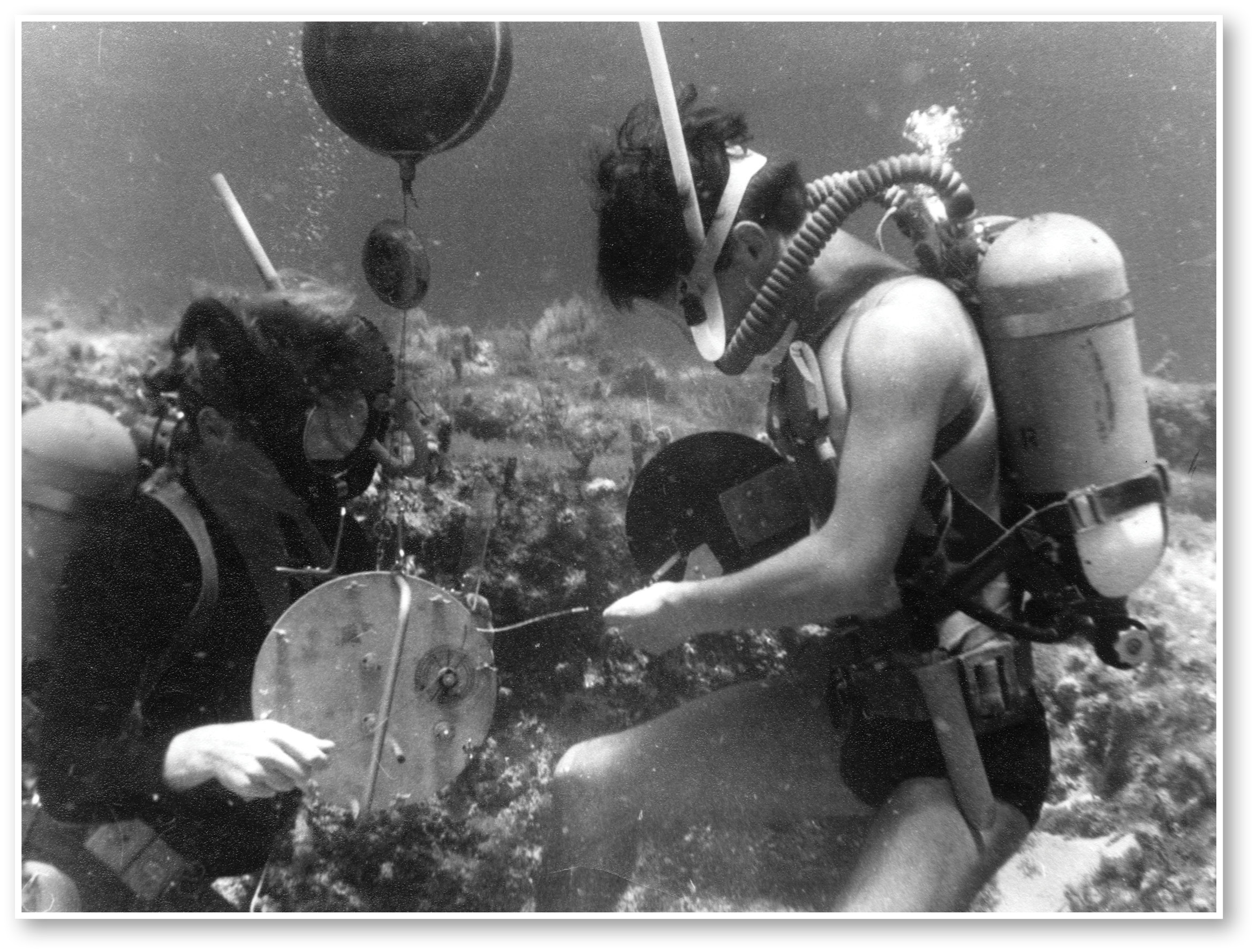 ABOVE In the 1950s, a team set out to map the submerged remains of the ancient city of Apollonia. Here we see Nic Flemming on the left with the underwater movie camera, and Martin Minns on the right with the measuring reel that contained a 50m copper wire, marked in metres. The wire was used to measure the dimensions of individual buildings on the sea floor.