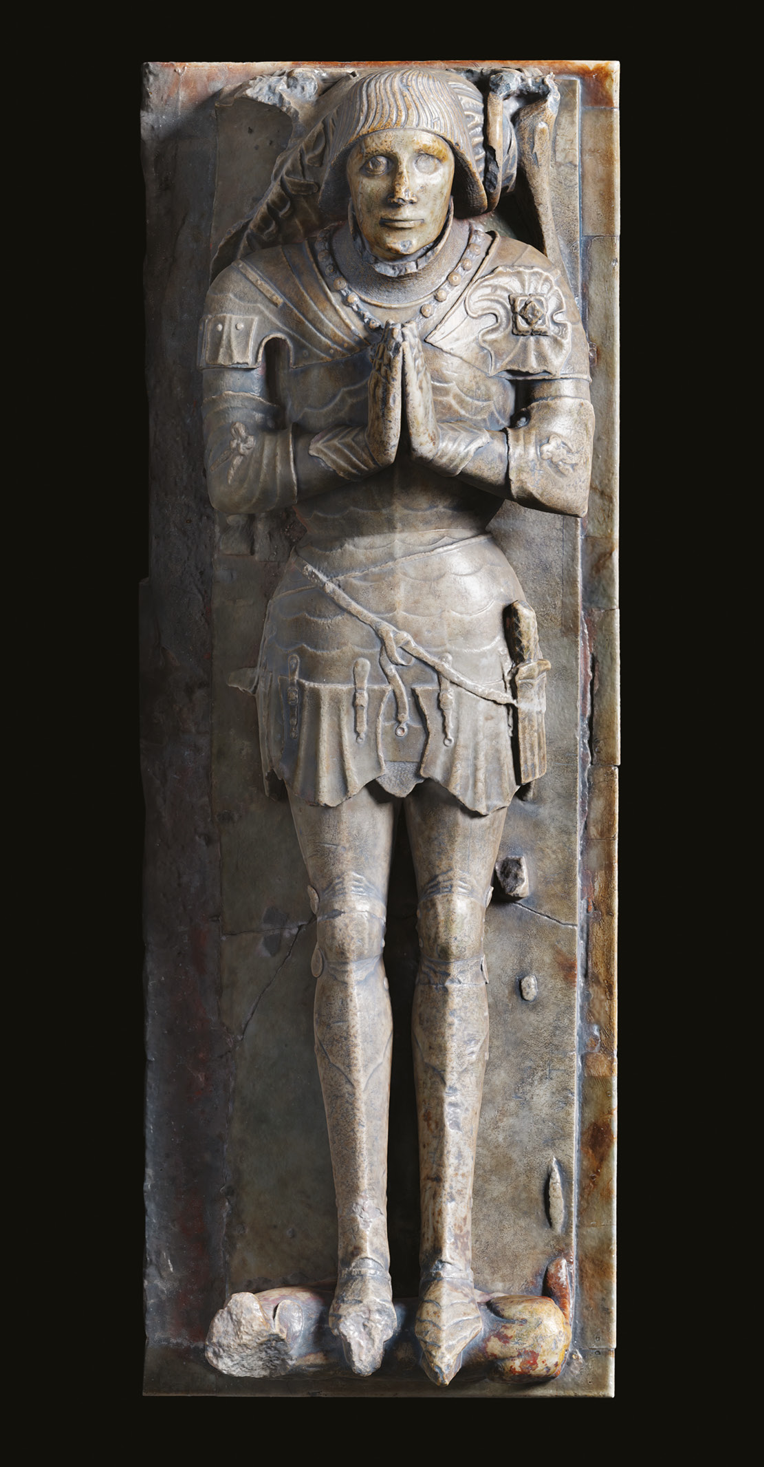 LEFT A funerary monument of Sir William Harcourt (d. 1482), c.1470-1475, in the Church of St Peter and St Paul, Warwickshire. ABOVE Technical reconstruction of the armour on Harcourt’s monument.