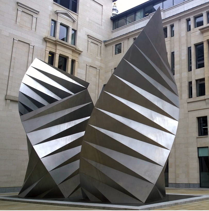 right Thomas Heatherwick’s sculpture, known as ‘Angel’s Wings’, in Paternoster Square in London provides ventilation for an underground electricity substation.