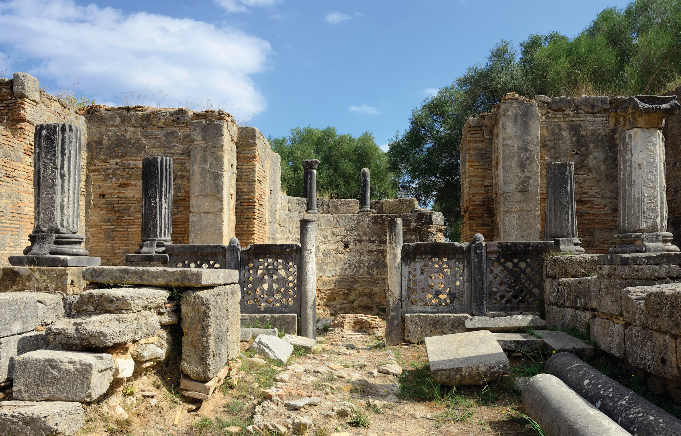 OPPOSITE The remains of a building at Olympia, outside the sacred Altis, known as Phidias’ workshop. A large number of terracotta moulds and pieces of ivory, tools, and a wine-cup with the name of Phidias were found here. An early Christian basilica was built on the ancient ruins in the 5th century AD.