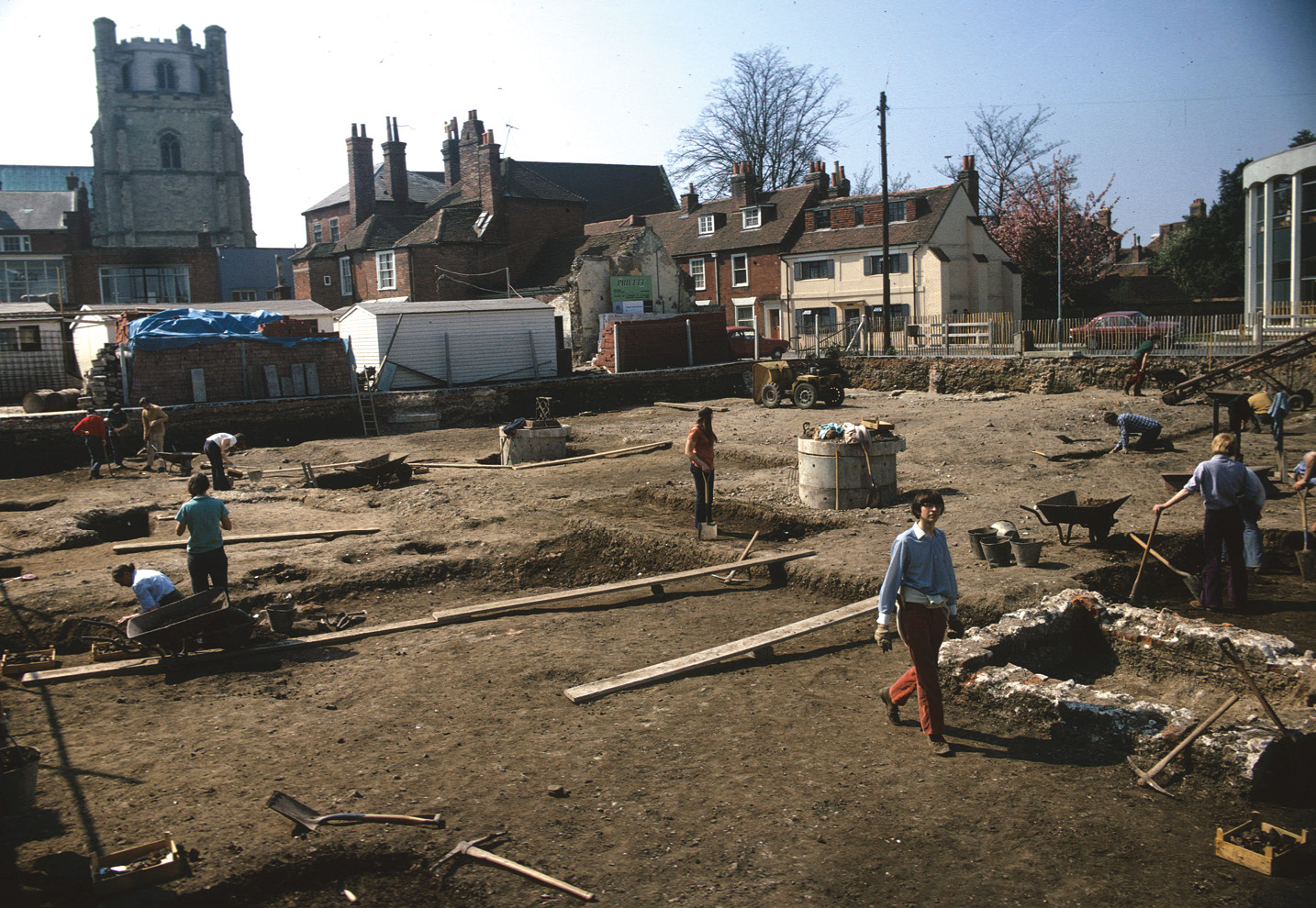RIGHT The start of the 1974 excavation in Chichester’s Tower Street that resulted in the discovery of a Roman public bathhouse. below The bathhouse shown here was ultimately opened for public display in The Novium Museum.
