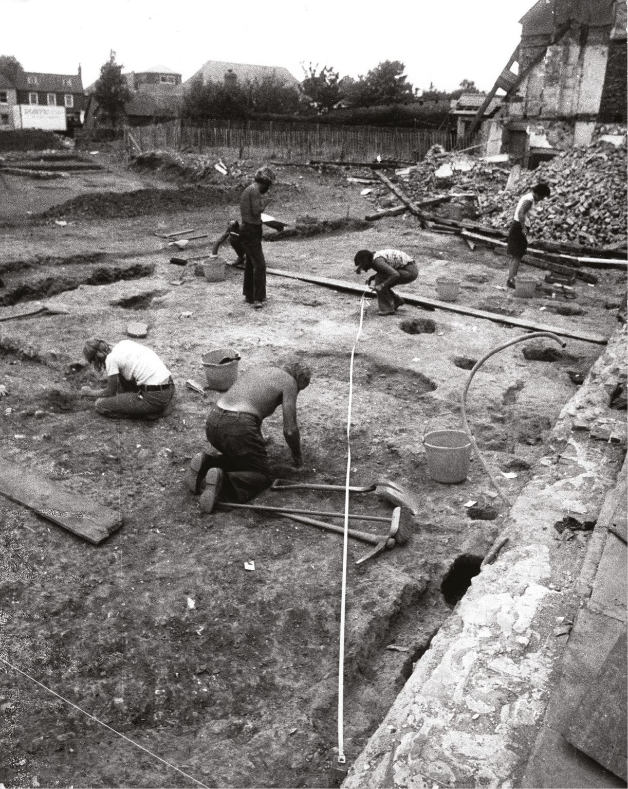 ABOVE Roman Chichester flourished in the 1st century AD, gaining grand public buildings as well as a plethora of new infrastructure. This photo shows part of the city’s eastern suburb, now known as ‘the Needlemakers’, under excavation by volunteers in 1976.
