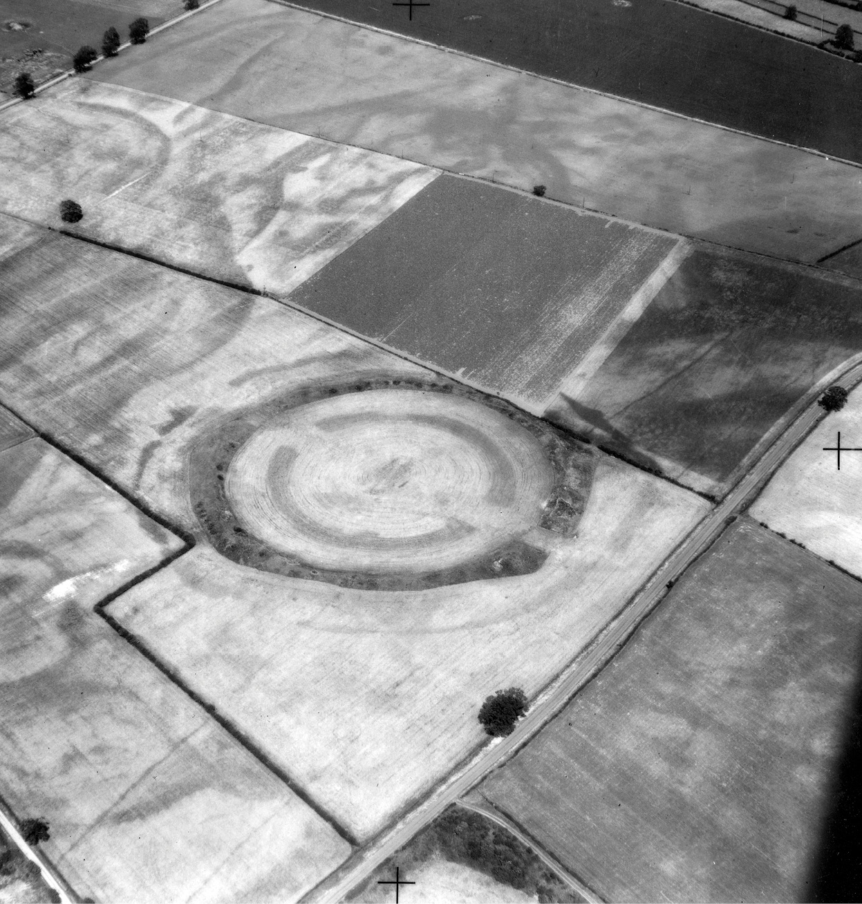 right Aerial photography has revealed a number of details of the monuments not visible from ground level, including the presence of a cursus. This image shows the intersection of this feature with the central henge.