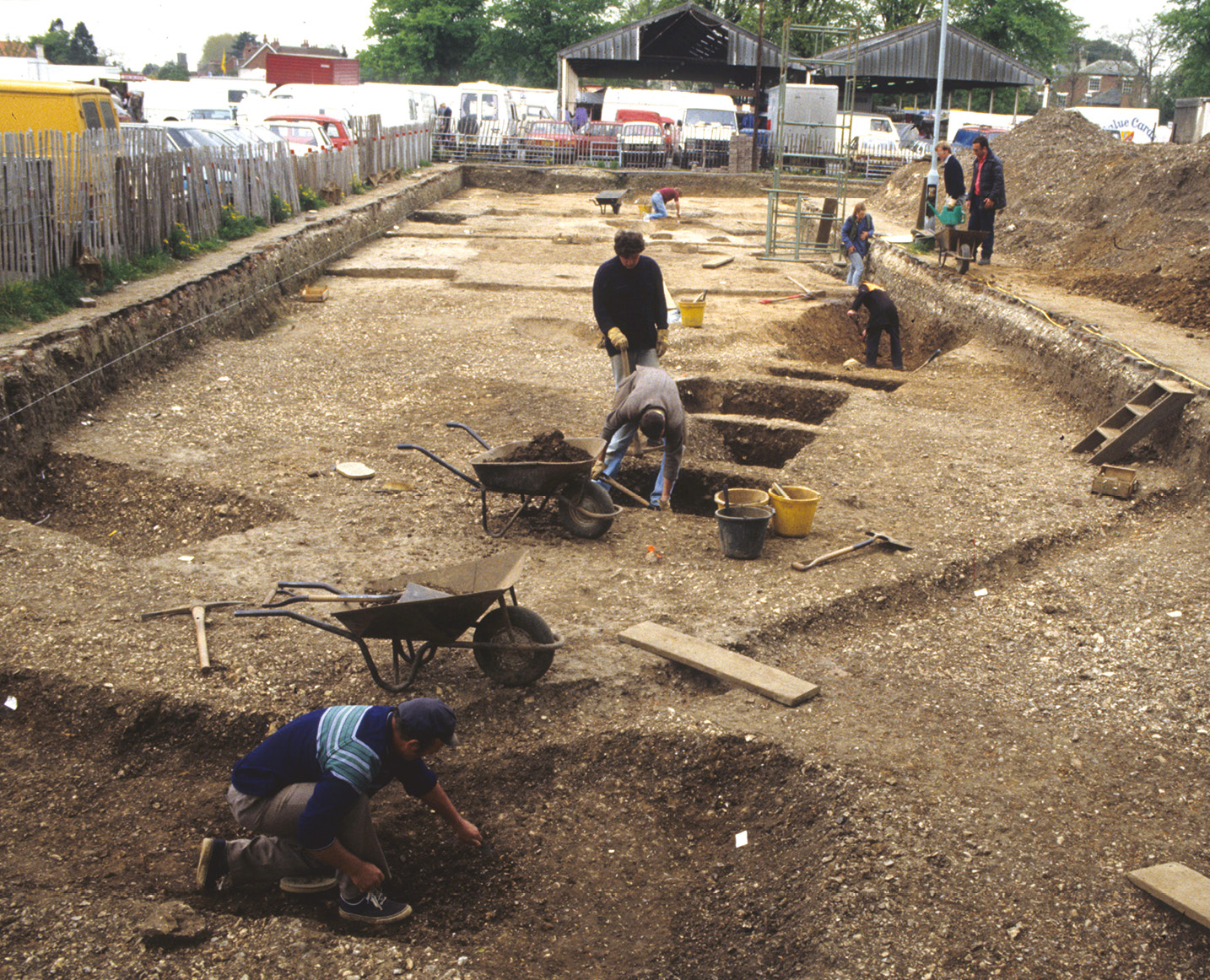 BELOW The city’s newly professional Excavation Unit digging the site of the Cattle Market in 1989.