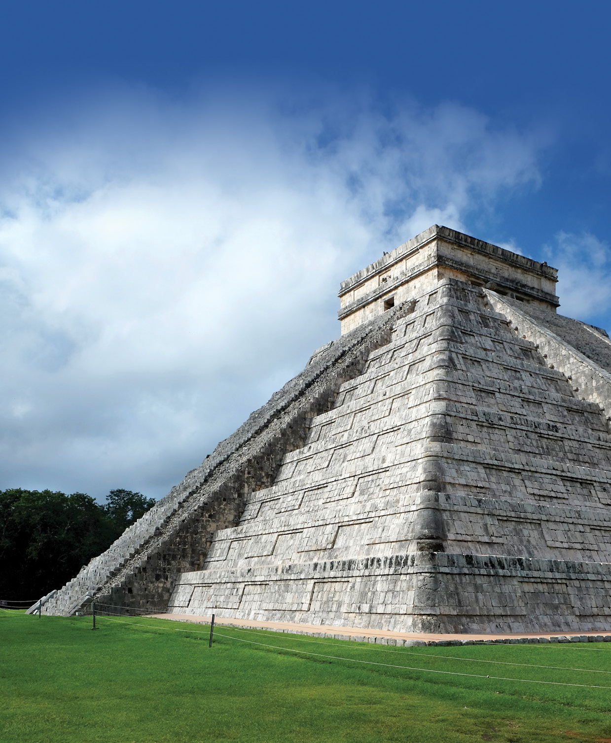 LEFT El Castillo at Chichén Itzá. This remarkable stepped pyramid lies at the intersection of two lines drawn between cenotes lying to the north and south, and to the east and west. Recent geophysical survey suggests another cenote lies under the structure.