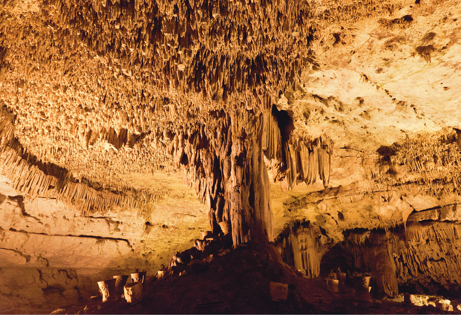 ABOVE A Maya offering in Balank’anche Cave, also known as the Cave of the Jaguar God. It lies within the archaeological zone of Chichén Itzá.