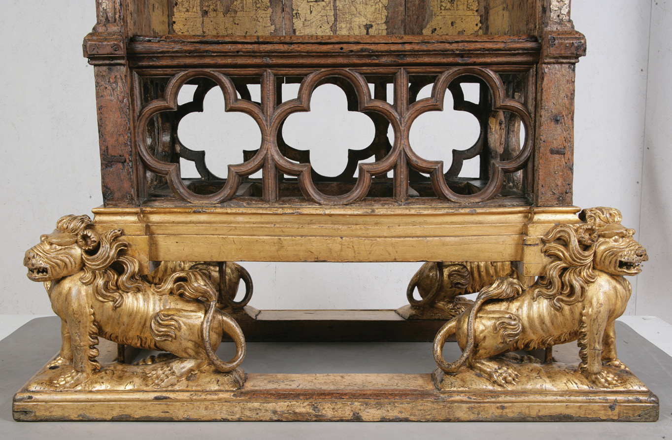 BELOW A detail of the front of the lion-plinth that was added in 1727. Above the replaced quatrefoil grille can be seen. Originally, the centre of each quatrefoil contained an heraldic shield, but the removal of these allowed parts of the Stone of Scone to be scraped away as souvenirs.
