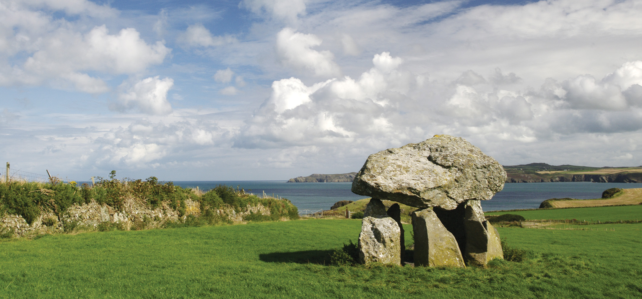 BELOW Carreg Samson’s supporting orthostats have no post-holes or packing stones: in a feat of Neolithic engineering, the uprights are held in place by the weight of the covering capstone.