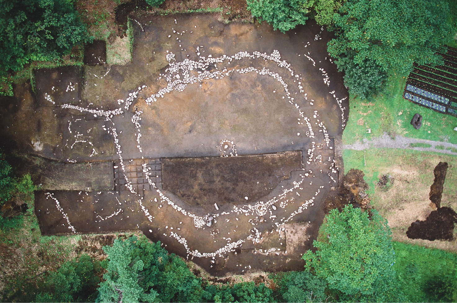 LEFT Komakino stone circle, as seen from above during excavation. The monument lies at the heart of an extensive range of features.