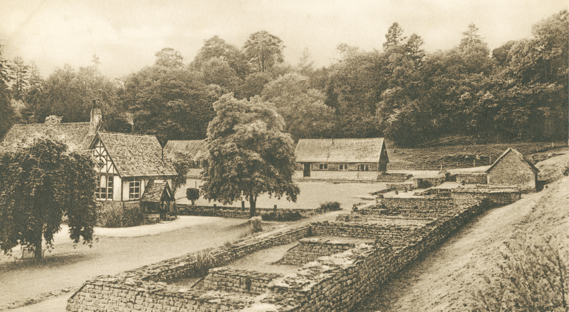 right A view of the site at the end of the 19th century showing Farrer’s capped walls, shelter-buildings, and the museum.