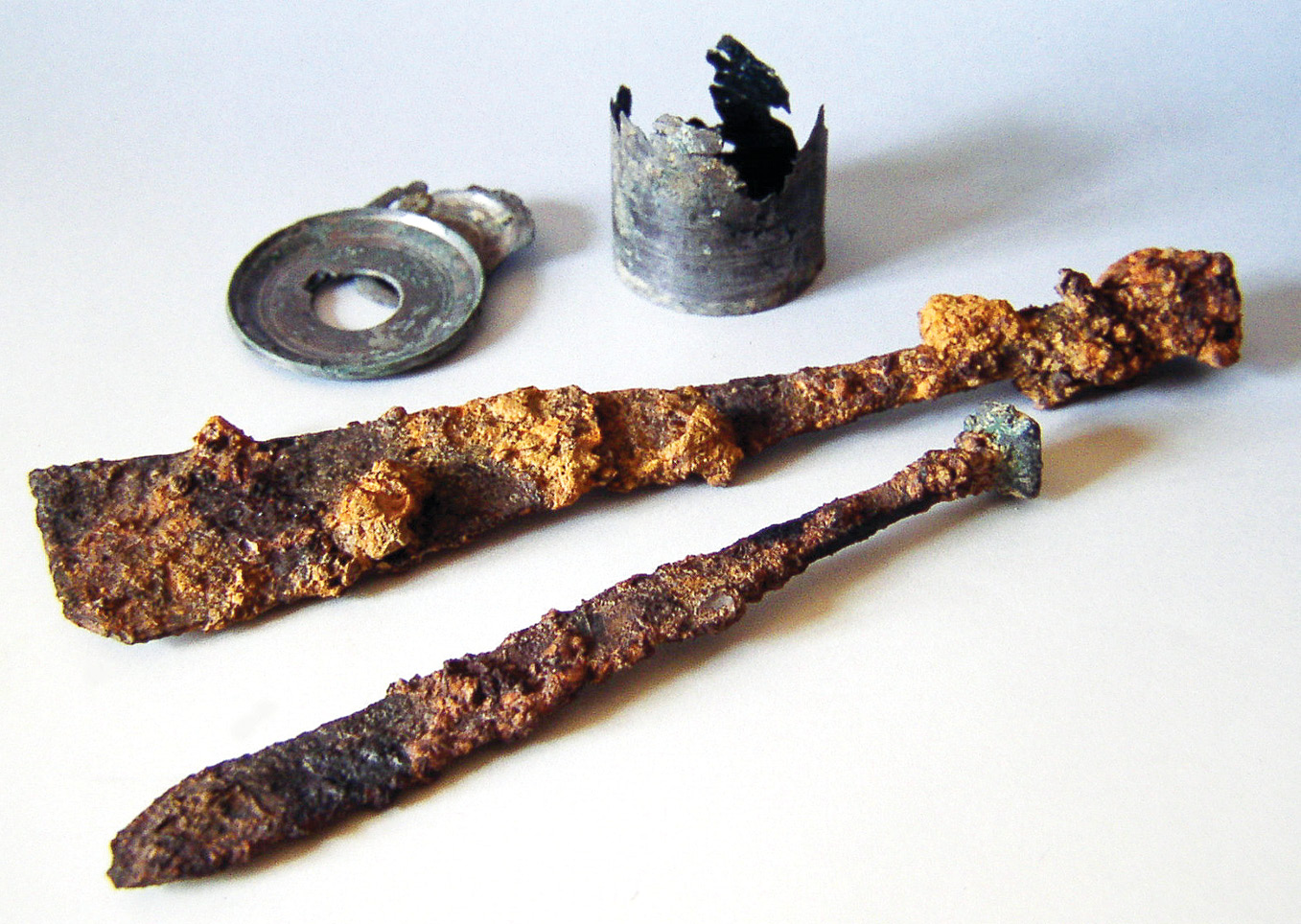above Writing equipment from a votive pit at a villa in Marktoberdorf, Bavaria. The cache includes an inkwell (back), a spatula (middle), and a small knife (front). The presence of this kit might suggest that writing played a role in the rites. ABOVE RIGHT A doctor’s grave from Vindonissa, Switzerland, where a cremation burial was accompanied with two scalpels (right), tweezers (centre), and an inkwell. Although in such cases the deceased are usually assumed to be men, detailed study of the skeletal material revealed the presence of a woman and child.
