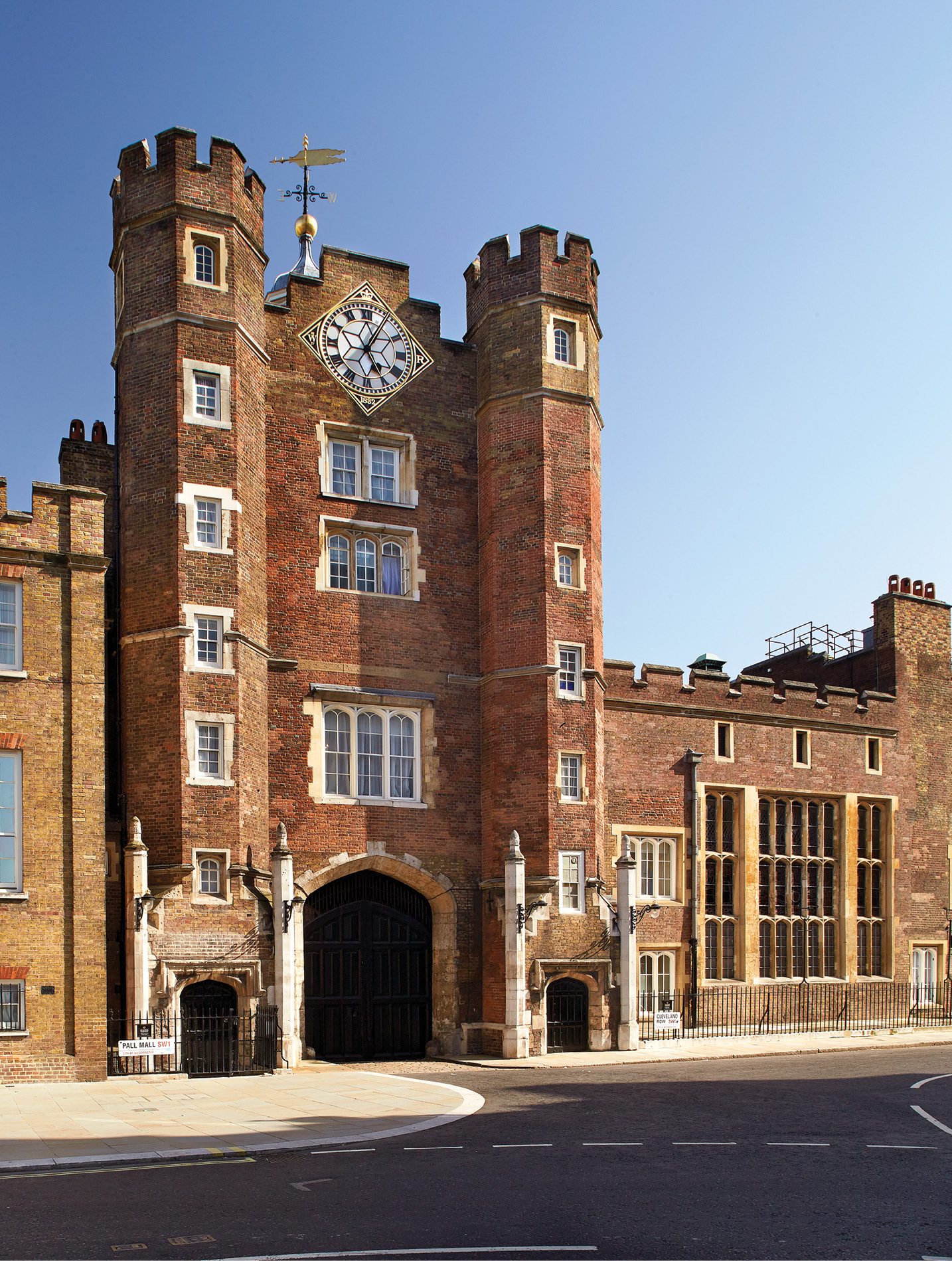 right One of the most complete of the structures to survive from Henry VIII’s original palace is the Great Gatehouse in the northern façade. Probably completed in 1533, it has the initials ‘H&A’ (for Henry and Anne Boleyn) carved into the spandrels of one of its doorways. The Chapel Royal stands to the right of the gatehouse.