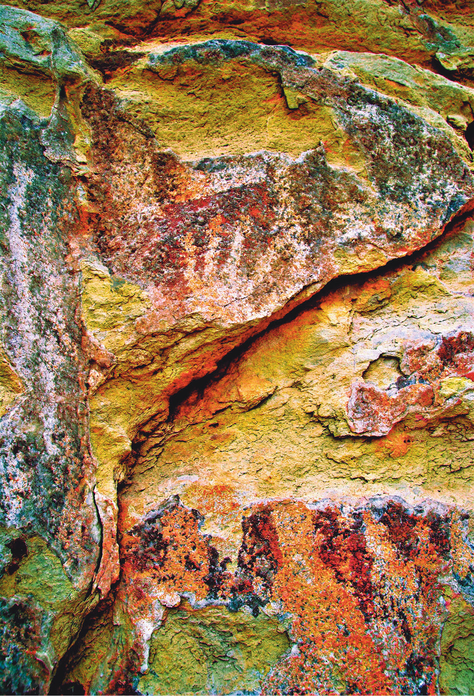 right A plethora of engraved images were found on sections of the central enclave cliff. The image was enhanced using the D-Stretch colour algorithm. It is a handprint, which is engraved onto a patina surface that forms much of the cliff-face.