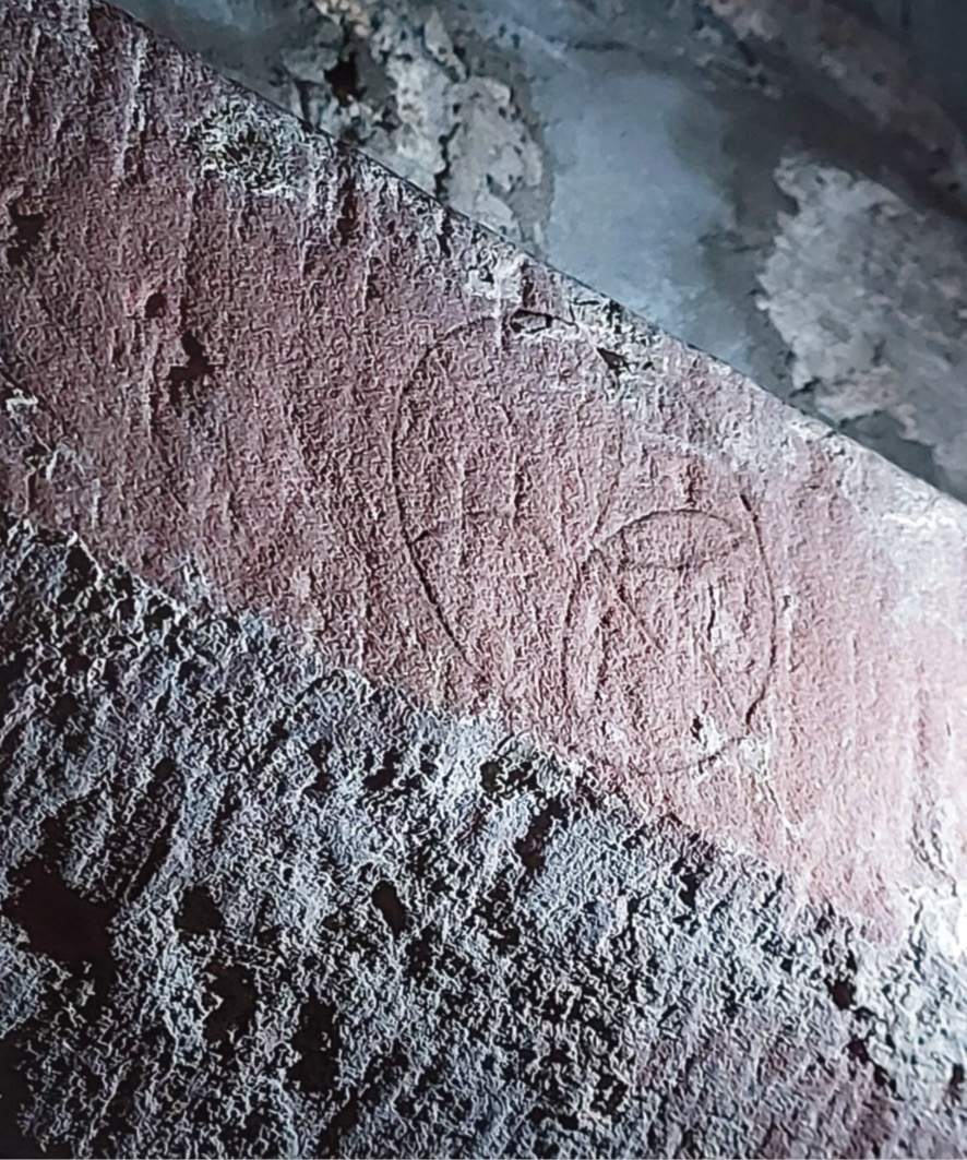 left This daisy wheel or hexafoil design is a protective symbol. It had been carved on to a monument to the Paplay family in the southern aisle of the nave.