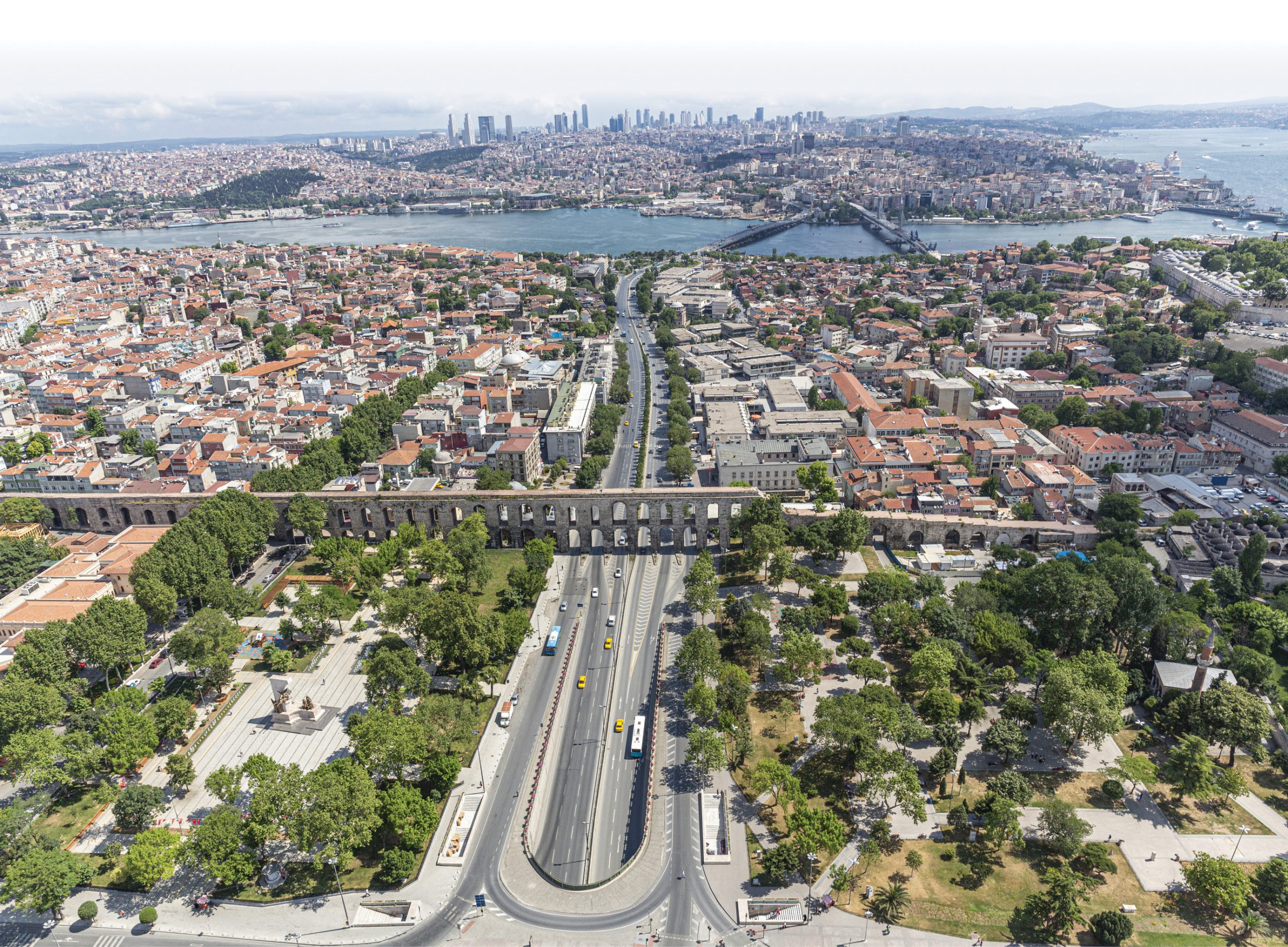 below An aerial view of the Aqueduct of Valens or Bozdog˘an Kemer in Istanbul, seen from the south, looking towards the Golden Horn. The 4th-century bridge is 971m long and was used up to the early 20th century.