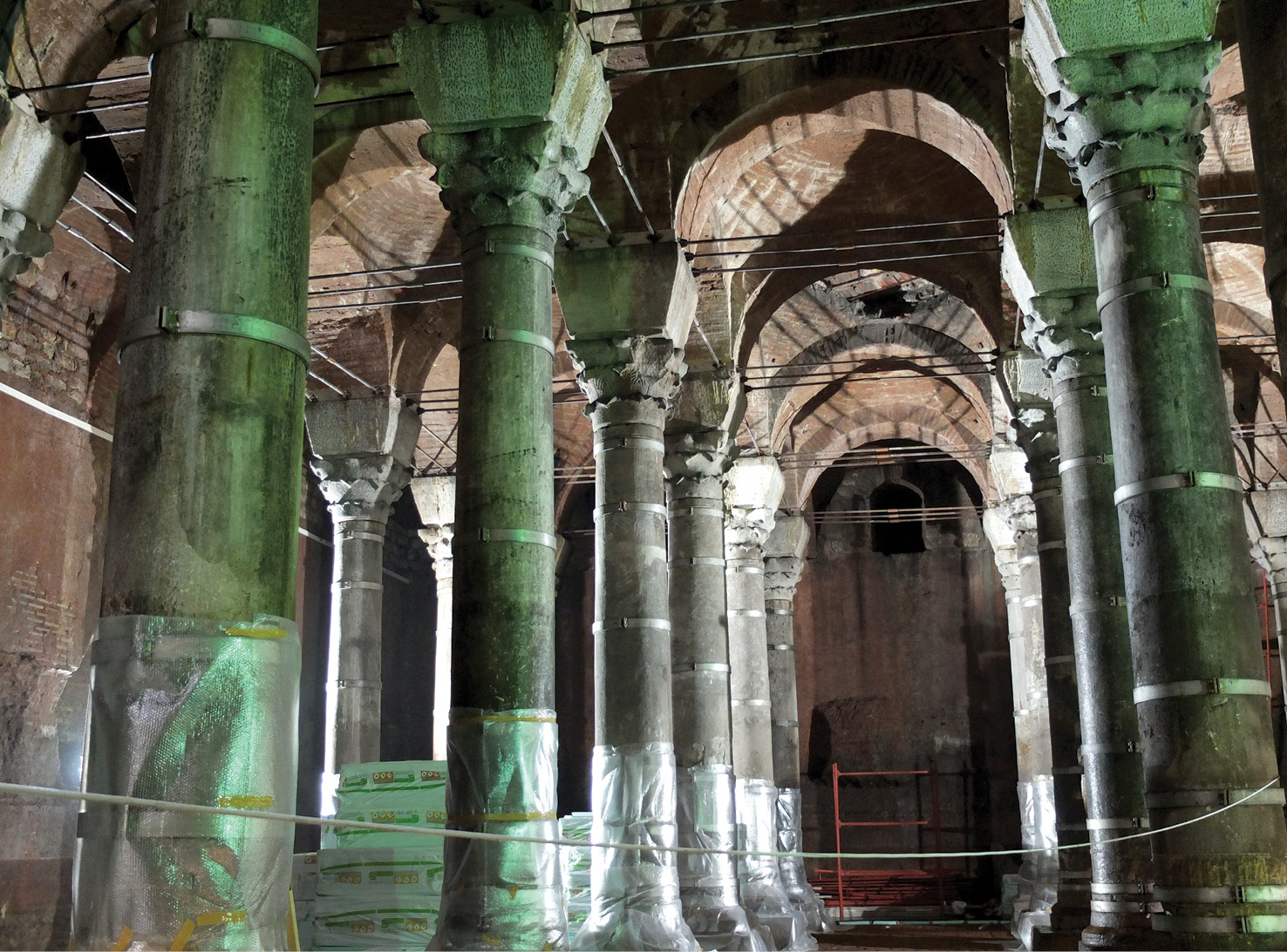 left The interior of the S¸erefiye Cistern, one of the best-preserved cisterns of the 5th century. It is situated in the heart of the city, close to the Column of Constantine and the Binbirdirek (1,001 Columns) Cistern. Its water came from the high-level Aqueduct of Valens.