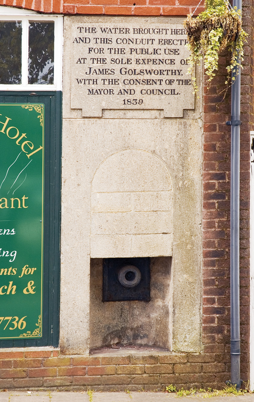 above One of the very last of the city’s public fountains based on the spring-fed gravity-flow system, this conduit was built in 1839, even as a new waterworks was being created in the wake of the 1832 cholera epidemic.
