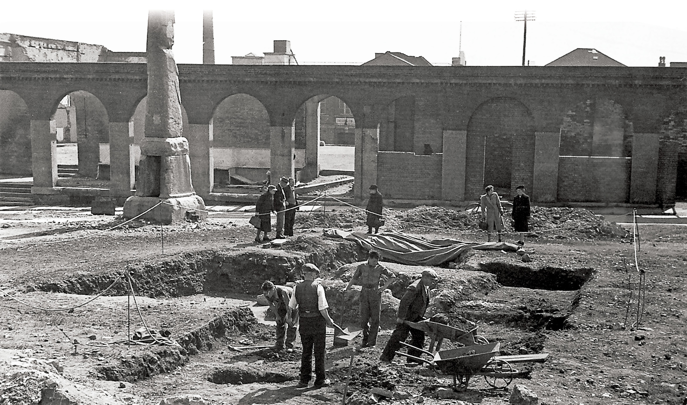 above Excavating the aqueducts: archaeological work, directed by Lady Aileen Fox in post-Blitz Exeter, investigating the granite obelisk in Milk Street that was built in 1836 to provide water, based on the Medieval supply, to the city’s new Lower Market. inset Mark Knight of Exeter Archaeology makes a stone-by-stone record of the conduit system in the 1990s.