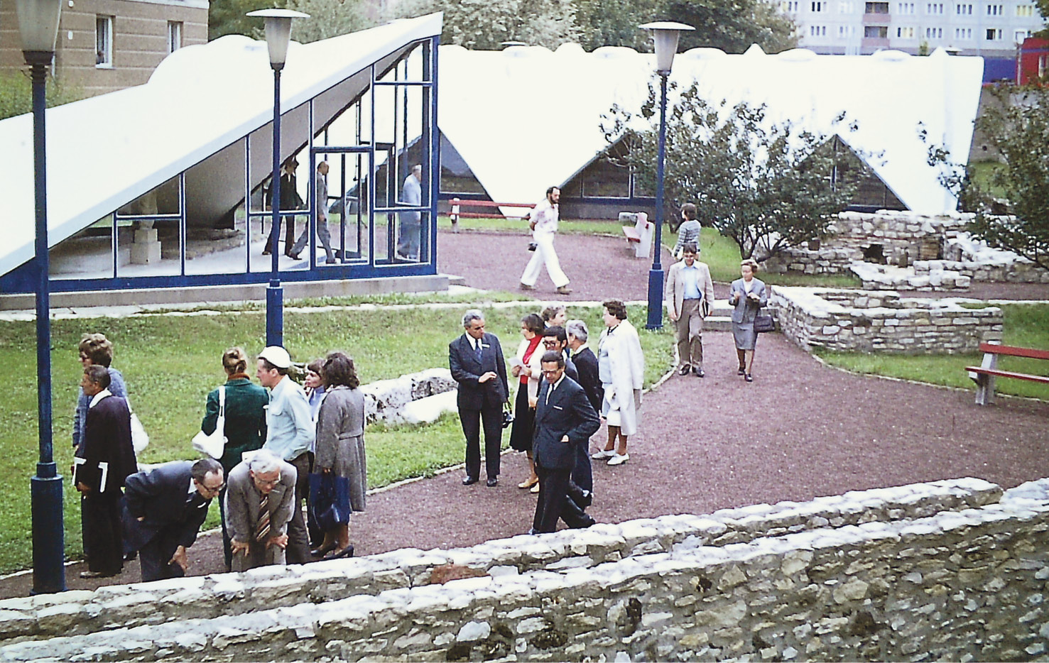 International gatherings of Roman archaeologists have often been hosted at Aquincum. Here we see attendees of the 1976 Congress of Roman Frontier Studies exploring the park (LEFT). One element that was available for inspection then, but has since been reburied, is this bastion of Contra Aquincum fort (BELOW).