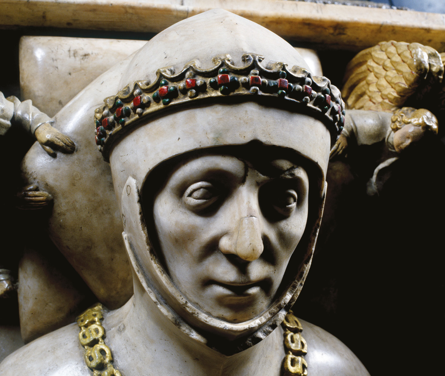 left The effigy of the Duke of Clarence at Canterbury Cathedral depicts the king’s brother wearing a bejewelled helmet similar to the one that made him a conspicuous target in battle.
