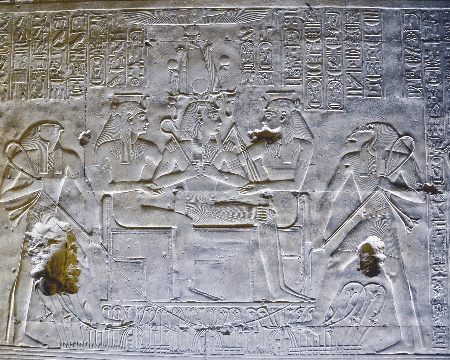 right The divine Sety I in his chapel at Abydos, enthroned between Nekhbet and Wadjet, flanked by Horus and Thoth.