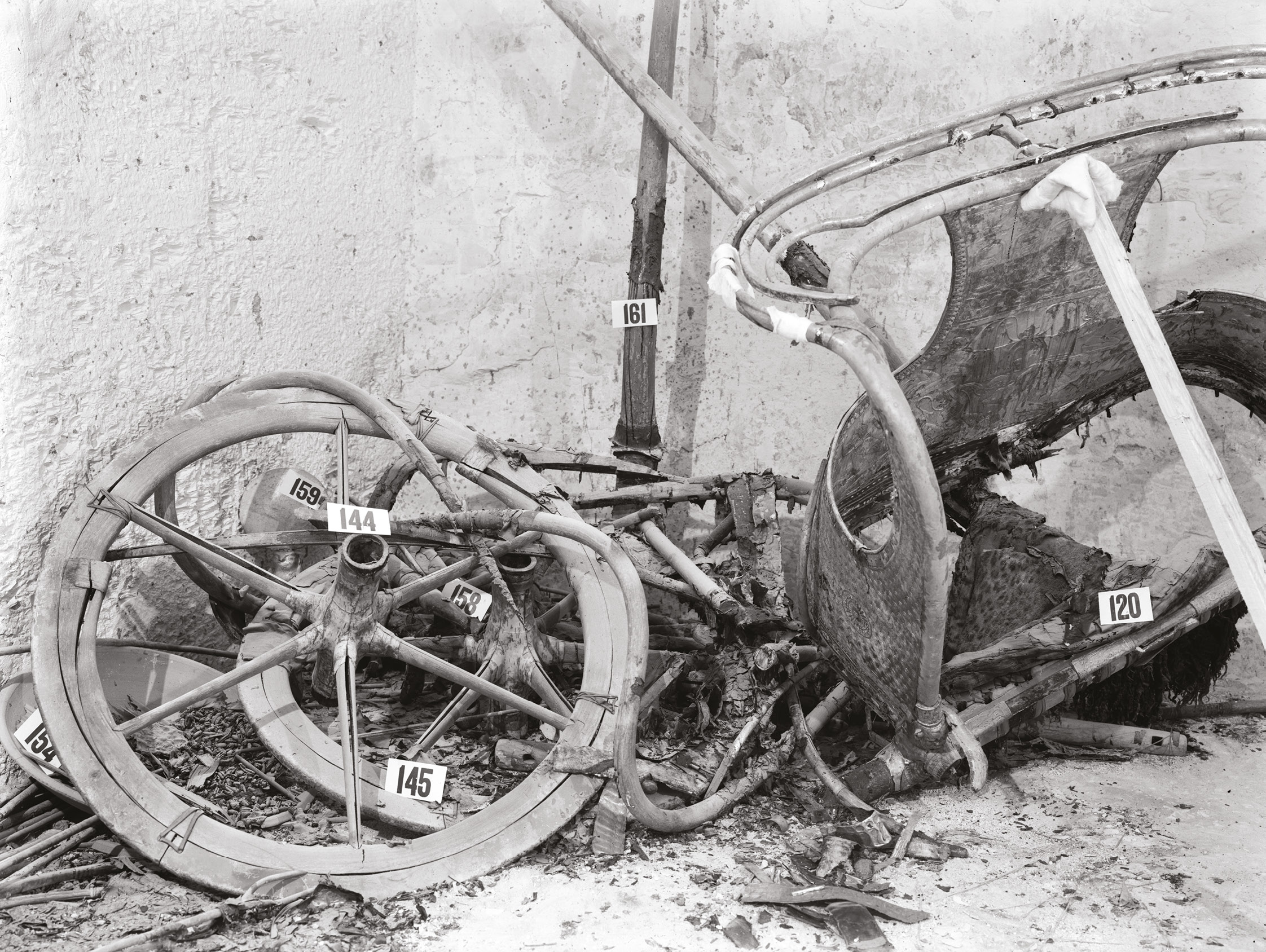 below Chariot wheels found in Tutankhamun’s tomb. Their naves/hubs, spokes, felloes, and rims are visible. Note the molded parts of the rims.