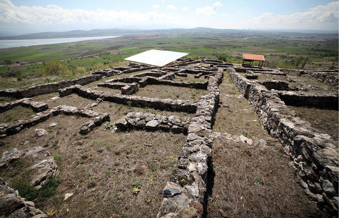 above The settlement at Petres (left) and Aghios Panteleimon (right) are believed to be among the new towns founded during the 350s and 340s BC by Philip II.