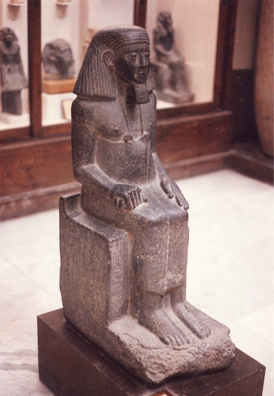 right A statue of Ankhu’s father, most likely Zamont (the name of the father is not preserved).